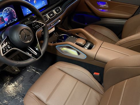 New 2026 Mercedes-Benz GLS 450 4MATIC image 9