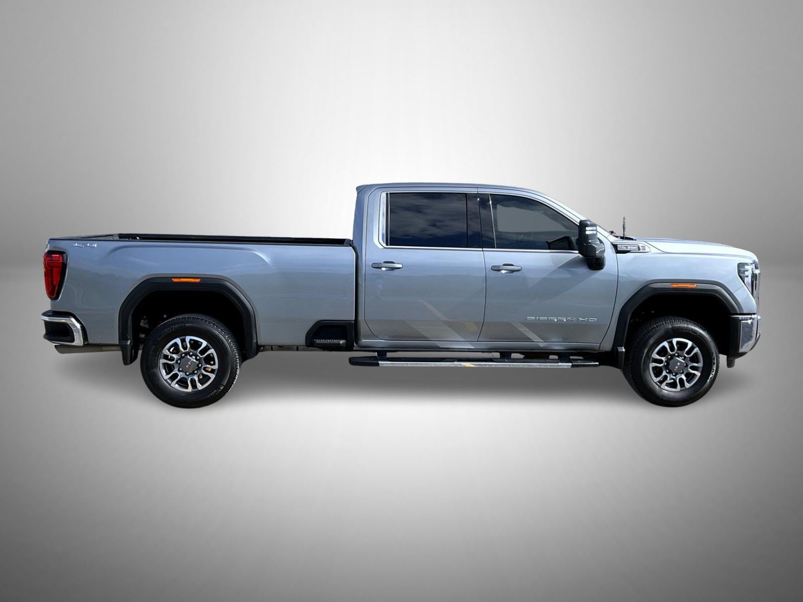 Used 2024 GMC Sierra 3500 SLE w/ SLE Value Package AWD/4WD image 4