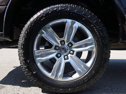 Used 2018 Ford F150 Platinum w/ Equipment Group 701A Luxury AWD/4WD image 11