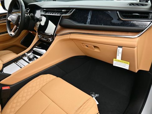 New 2025 Jeep Grand Cherokee L Summit image 41