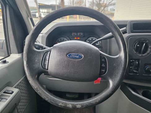 Used 2014 Ford E-350 and Econoline 350 XLT RWD image 13