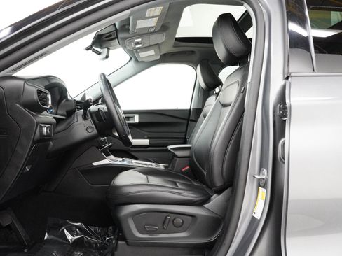 Used 2021 Ford Explorer Limited w/ Equipment Group 301A AWD/4WD image 20