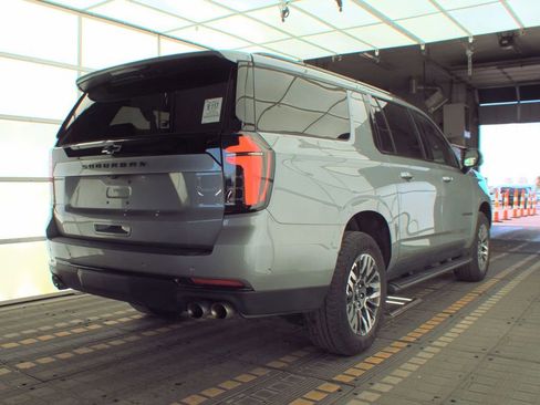 Used 2025 Chevrolet Suburban Z71 AWD/4WD image 4