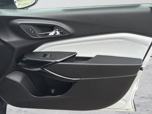Used 2024 Chevrolet Trax LT FWD image 23