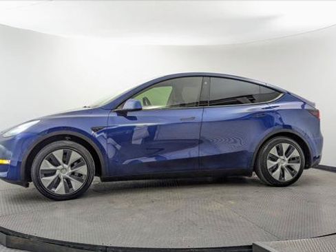 Used 2021 Tesla Model Y 2WD image 3