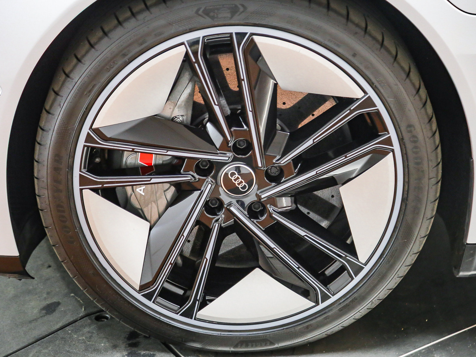 Certified 2024 Audi RS e-tron GT w/ Ceramic Brake Package AWD/4WD image 10