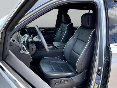 Used 2024 Cadillac Escalade Premium Luxury RWD image 7