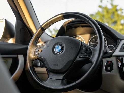 Used 2018 BMW 320i Sedan image 10