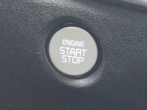 Certified 2025 Kia Sorento S w/ Panoramic Sunroof Package image 17