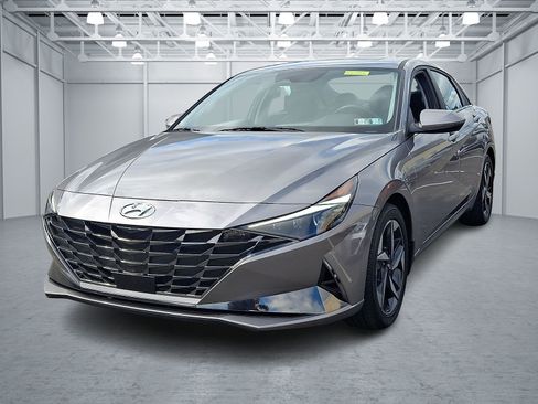 Certified 2023 Hyundai Elantra Limited FWD image 3