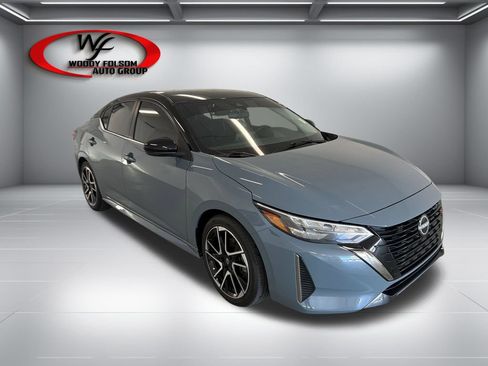 Used 2025 Nissan Sentra SR FWD image 3