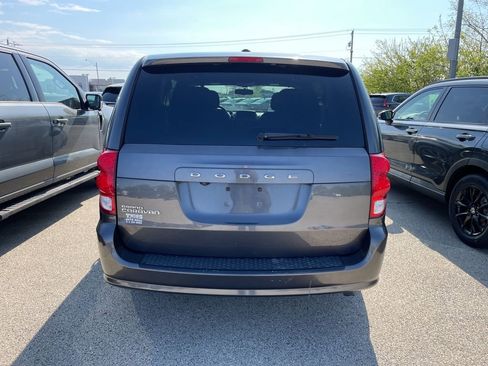 Used 2017 Dodge Grand Caravan SE FWD image 3