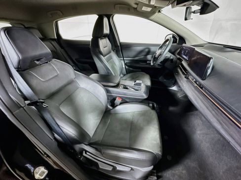 Used 2024 Nissan Ariya AWD image 27