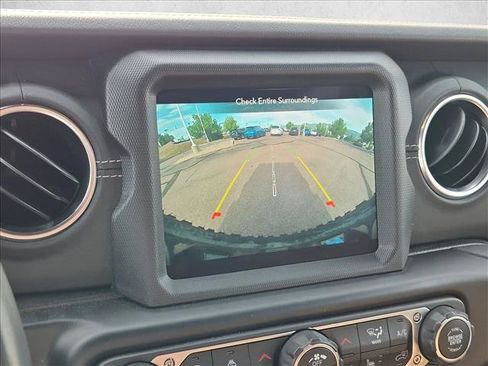Used 2022 Jeep Wrangler Unlimited Sahara w/ Cold Weather Group AWD/4WD image 13