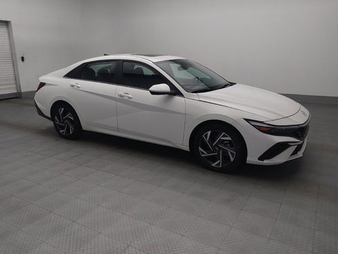 Used 2025 Hyundai Elantra SEL FWD image 11
