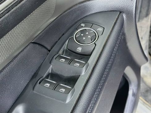 Used 2018 Ford Explorer XLT w/ Equipment Group 201A FWD image 21