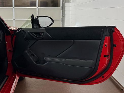 Used 2025 Toyota GR86 Premium w/ ALL Weather Mat Package (TMS) image 30