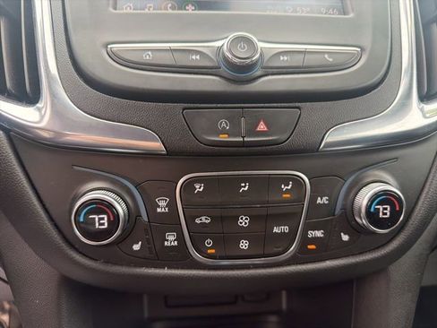 Used 2022 Chevrolet Equinox LT w/ Driver Convenience Package AWD/4WD image 18