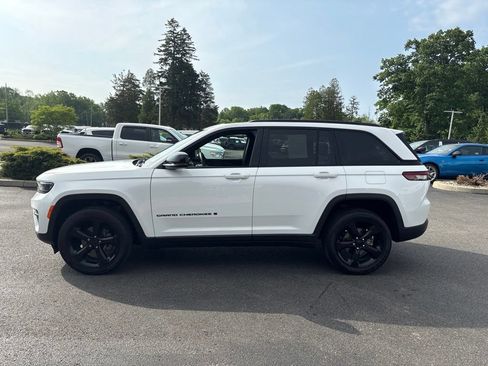 Certified 2025 Jeep Grand Cherokee Altitude AWD/4WD image 10