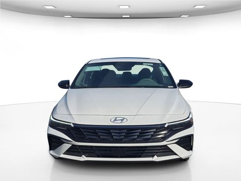 New 2026 Hyundai Elantra SEL Sport image 2