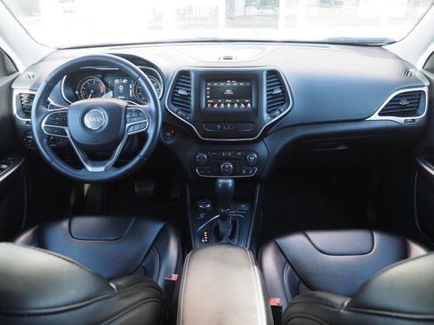 Used 2019 Jeep Cherokee Latitude Plus w/ Comfort/Convenience Group image 17