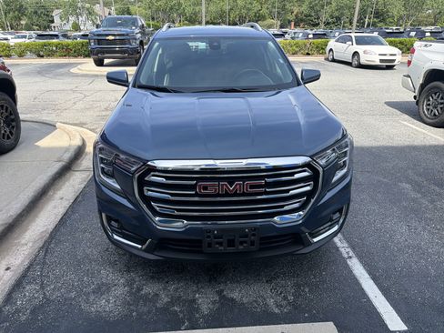 Used 2024 GMC Terrain SLT AWD/4WD image 3