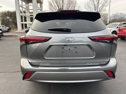 New 2026 Toyota Highlander Platinum image 6