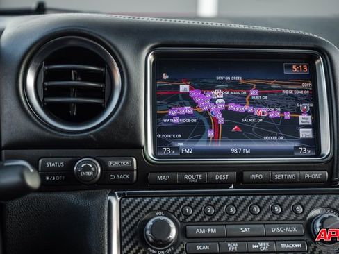 Used 2015 Nissan GT-R Premium image 14