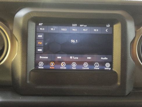 Used 2018 Jeep Wrangler Unlimited Sport S AWD/4WD image 25