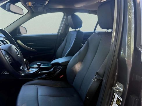 Used 2018 BMW 320i Sedan RWD image 16