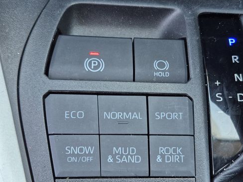 Used 2023 Toyota RAV4 LE AWD/4WD image 32