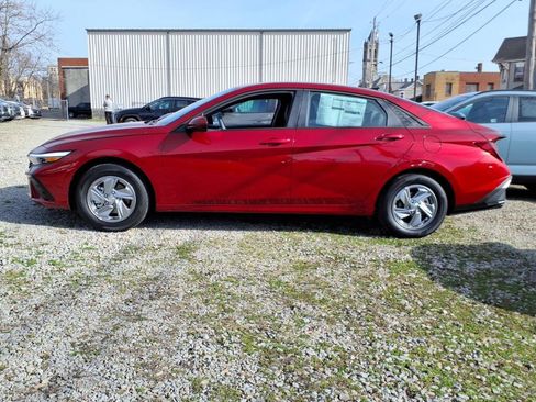 New 2026 Hyundai Elantra SE FWD image 2