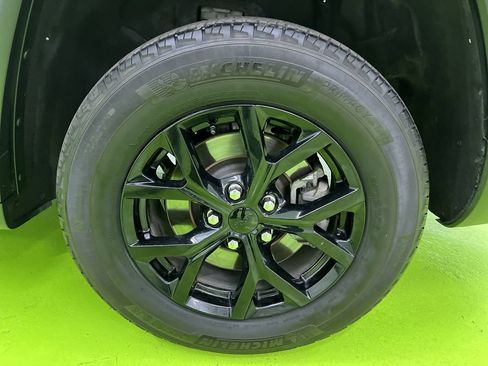 Used 2024 Jeep Grand Cherokee L Laredo AWD/4WD image 14
