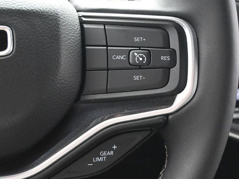 Used 2024 Jeep Wagoneer 2WD image 21