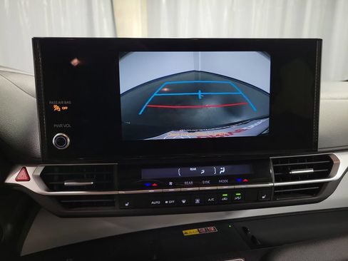 Used 2025 Toyota Sienna XLE AWD/4WD image 16