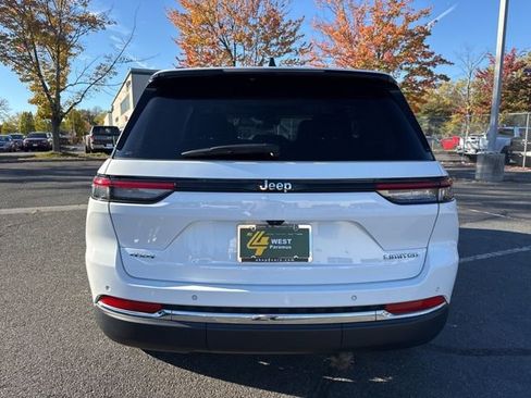 Used 2022 Jeep Grand Cherokee Limited image 16