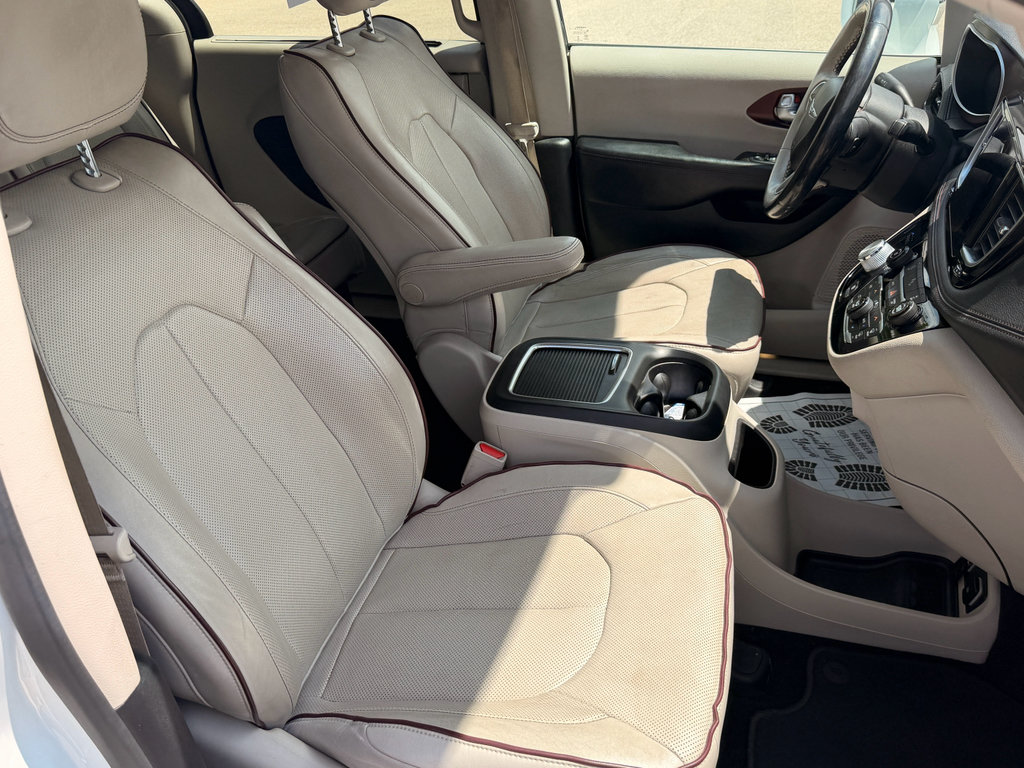 Used 2020 Chrysler Pacifica Limited FWD image 12