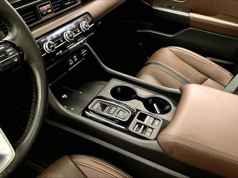 Used 2025 Honda Pilot Elite image 18