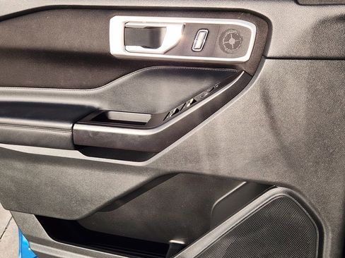 Used 2020 Ford Explorer XLT image 28