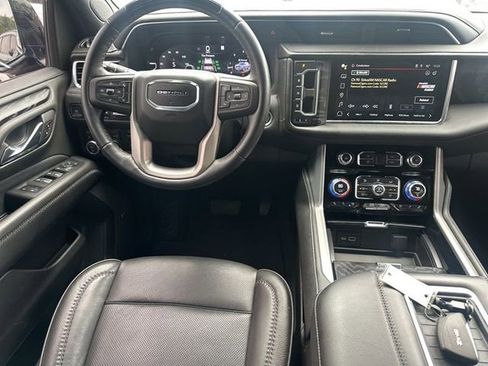 Used 2023 GMC Yukon Denali w/ Denali Reserve Package image 20