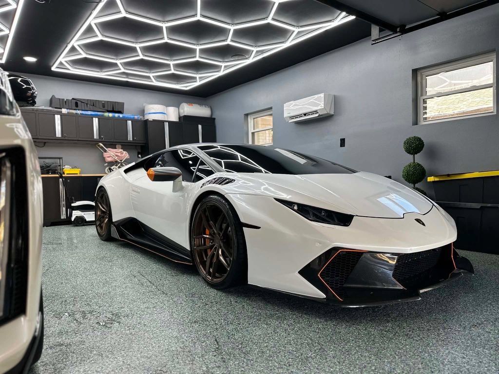 Used 2017 Lamborghini Huracan LP 580-2 RWD image 3