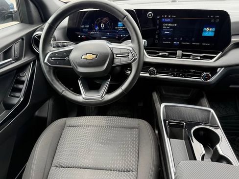 Used 2025 Chevrolet Equinox LT FWD image 7