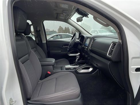 Used 2022 Nissan Frontier SV image 14