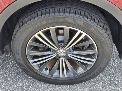 Used 2018 Volkswagen Tiguan SEL FWD image 38