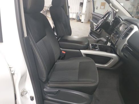 Used 2017 Nissan Titan SV AWD/4WD image 10