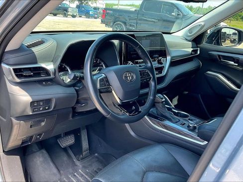 Used 2021 Toyota Highlander Platinum AWD/4WD image 14