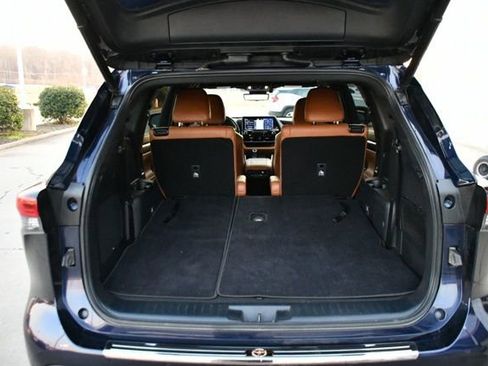 Used 2022 Toyota Highlander Platinum image 10