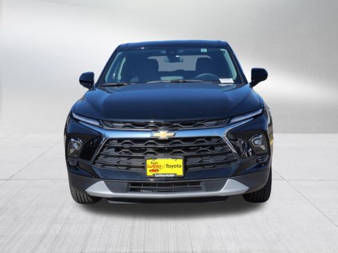 Used 2025 Chevrolet Blazer LT AWD/4WD image 2