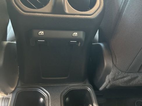 Used 2022 Jeep Wrangler Unlimited Sport image 28