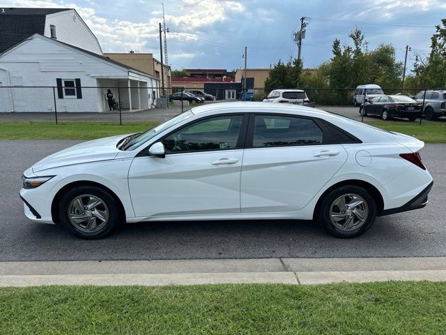 Used 2024 Hyundai Elantra SE FWD image 27